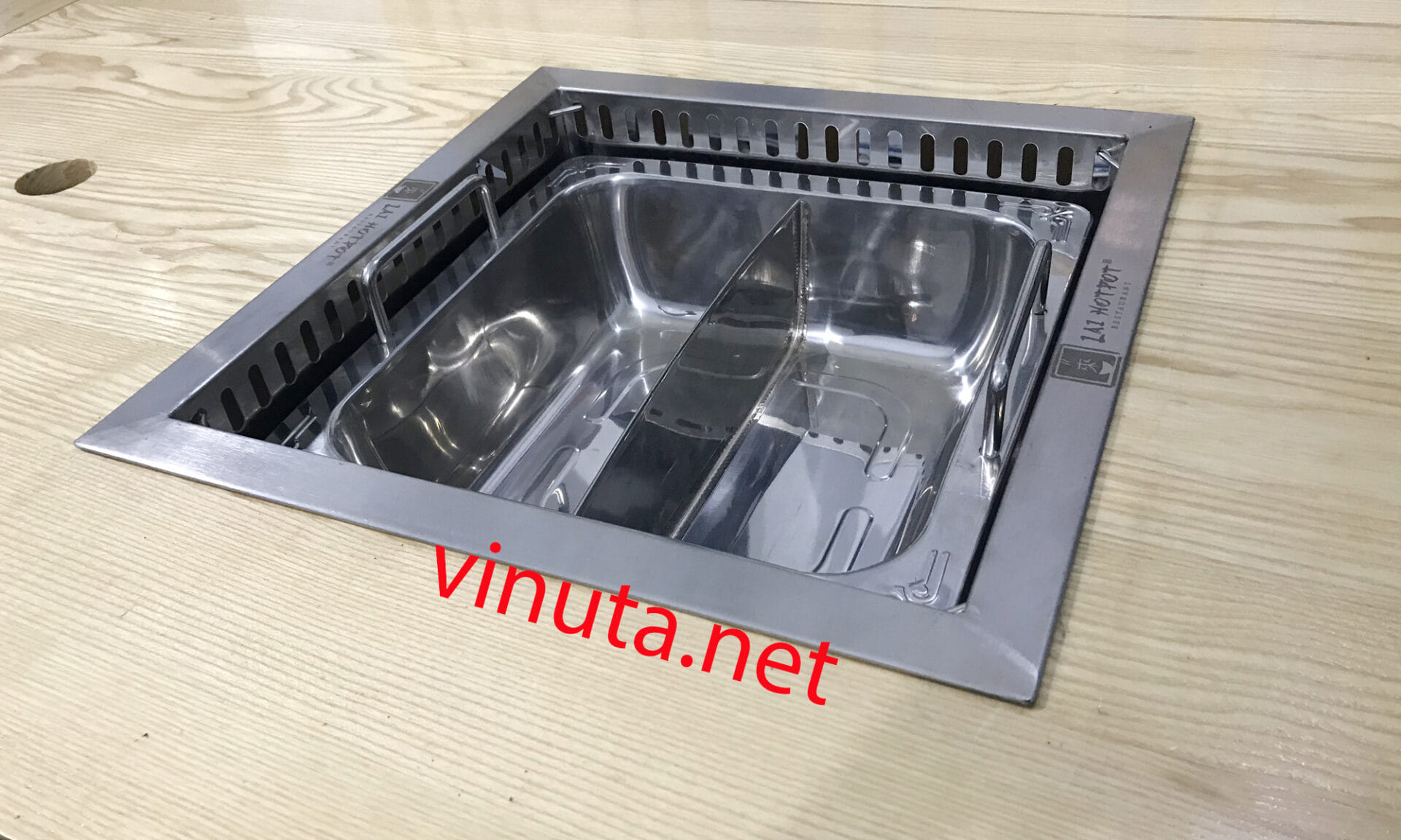 Vinuta.net chuyên bán nồi lẩu inox 4 ngăn cho nhà hàng giá rẻ; Chuyên bán thiết bị nồi lẩu chất lượng cao cho nhà hàng; Nơi bán bếp lẩu bằng gas cho nhà hàng giá rẻ tại hà nội; nơi bán nồi lẩu inox 304 cho nhà hàng chất lượng và uy tín; Nồi lẩu 4 ngăn inox cho nhà hàng chất lượng; Nồi lẩu inox bếp từ âm bàn giá rẻ tại tphcm; Nồi lẩu inox cao cấp cho nhà hàng giá rẻ; nồi lẩu inox hai ngăn giá rẻ; nên mua nồi lẩu inox ở đâu; ở đâu bán nòi lẩu inox giá rẻ nhất; ở đâu bán nồi lẩu inox uy tín nhất; xoong nấu lẩu chất liệu inox; xoong lẩu vuông; xoong để nấu lẩu bền; mua nồi lẩu inox ở An Giang; mua nồi lẩu inox ở Bà Rịa - Vũng Tàu; mua nồi lẩu inox ở Bắc Giang; mua nồi lẩu inox ở Bắc Kạn; mua nồi lẩu inox ở Bạc Liêu; mua nồi lẩu inox ở Bắc Ninh; mua nồi lẩu inox ở Bến Tre; mua nồi lẩu inox ở Bình Định; mua nồi lẩu inox ở Bình Dương; mua nồi lẩu inox ở Bình Phước; mua nồi lẩu inox ở Bình Thuận; mua nồi lẩu inox ở Cà Mau; mua nồi lẩu inox ở Cần Thơ; mua nồi lẩu inox ở Cao Bằng; mua nồi lẩu inox ở Đà Nẵng; mua nồi lẩu inox ở Đắk Lắk; mua nồi lẩu inox ở Đắk Nông; mua nồi lẩu inox ở Điện Biên; mua nồi lẩu inox ở Đồng Nai; mua nồi lẩu inox ở Đồng Tháp; mua nồi lẩu inox ở Gia Lai; mua nồi lẩu inox ở Hà Giang; mua nồi lẩu inox ở Hà Nam; mua nồi lẩu inox ở Hà Nội; mua nồi lẩu inox ở Hà Tĩnh; mua nồi lẩu inox ở Hải Dương; mua nồi lẩu inox ở Hải Phòng; mua nồi lẩu inox ở Hậu Giang; mua nồi lẩu inox ở Hòa Bình; mua nồi lẩu inox ở Hưng Yên; mua nồi lẩu inox ở Khánh Hòa; mua nồi lẩu inox ở Kiên Giang; mua nồi lẩu inox ở Kon Tum; mua nồi lẩu inox ở Lai Châu; mua nồi lẩu inox ở Lâm Đồng; mua nồi lẩu inox ở Lạng Sơn; mua nồi lẩu inox ở Lào Cai; mua nồi lẩu inox ở Long An; mua nồi lẩu inox ở Nam Định; mua nồi lẩu inox ở Nghệ An; mua nồi lẩu inox ở Ninh Bình; mua nồi lẩu inox ở Ninh Thuận; mua nồi lẩu inox ở Phú Thọ; mua nồi lẩu inox ở Phú Yên; mua nồi lẩu inox ở Quảng Bình; mua nồi lẩu inox ở Quảng Nam; mua nồi lẩu inox ở Quảng Ngãi; mua nồi lẩu inox ở Quảng Ninh; mua nồi lẩu inox ở Quảng Trị; mua nồi lẩu inox ở Sóc Trăng; mua nồi lẩu inox ở Sơn La; mua nồi lẩu inox ở Tây Ninh; mua nồi lẩu inox ở Thái Bình; mua nồi lẩu inox ở Thái Nguyên; mua nồi lẩu inox ở Thanh Hóa; mua nồi lẩu inox ở Thừa Thiên Huế; mua nồi lẩu inox ở Tiền Giang; mua nồi lẩu inox ở Hồ Chí Minh; mua nồi lẩu inox ở Trà Vinh; mua nồi lẩu inox ở Tuyên Quang; mua nồi lẩu inox ở Vĩnh Long; mua nồi lẩu inox ở Vĩnh Phúc; mua nồi lẩu inox ở Yên Bái; lắp đặt bàn ăn lẩu
