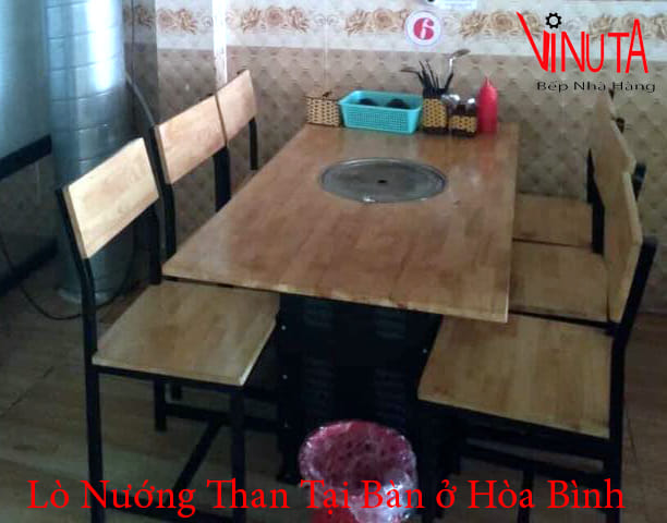 lò nướng than tại bàn ở hòa bình