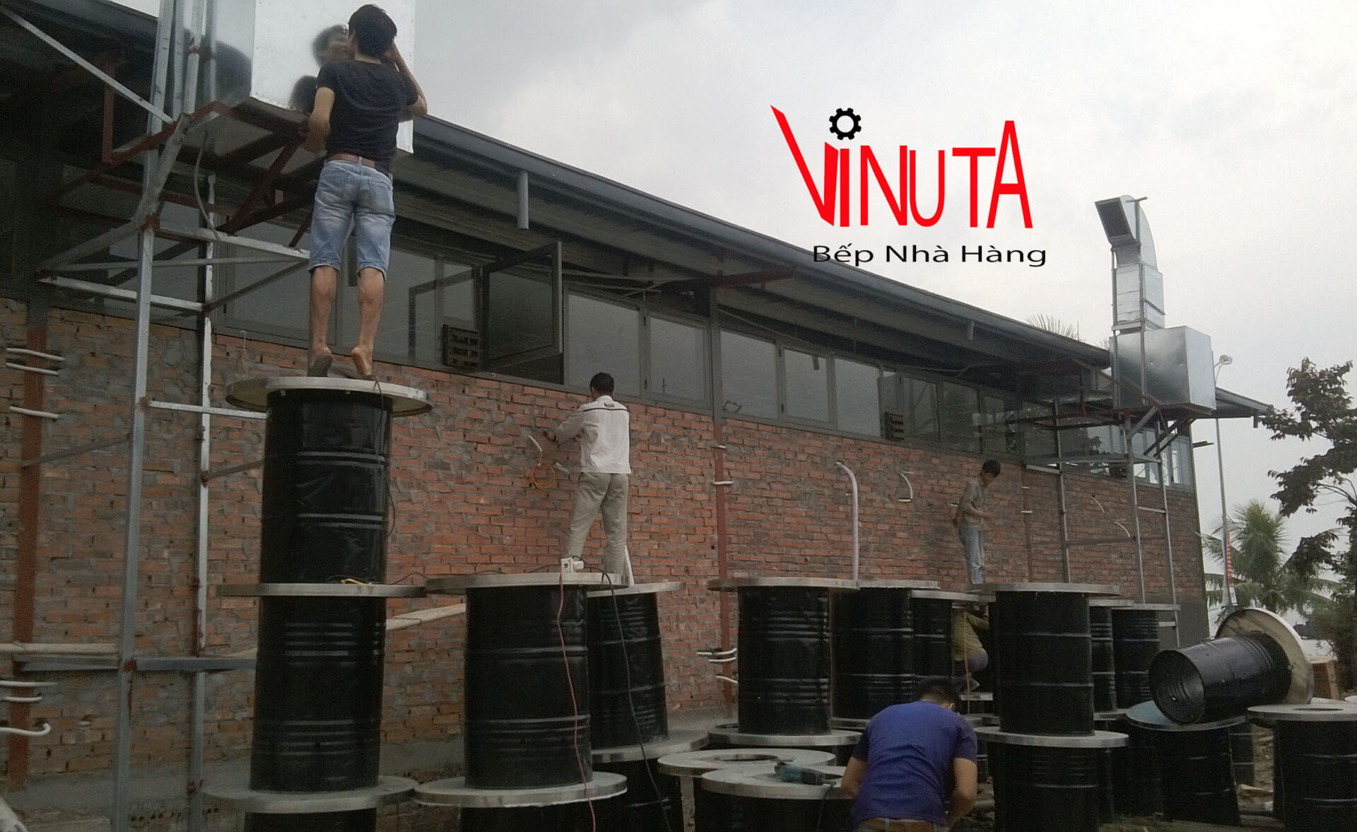 thi công hệ thống hút khói tại bàn bếp nướng than hoa âm bàn hút khói dương tại hà nam